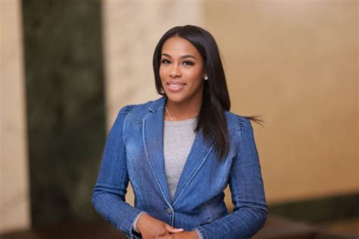 Adrienne Broaddus: 10 Facts On CNN News Anchor And Reporter