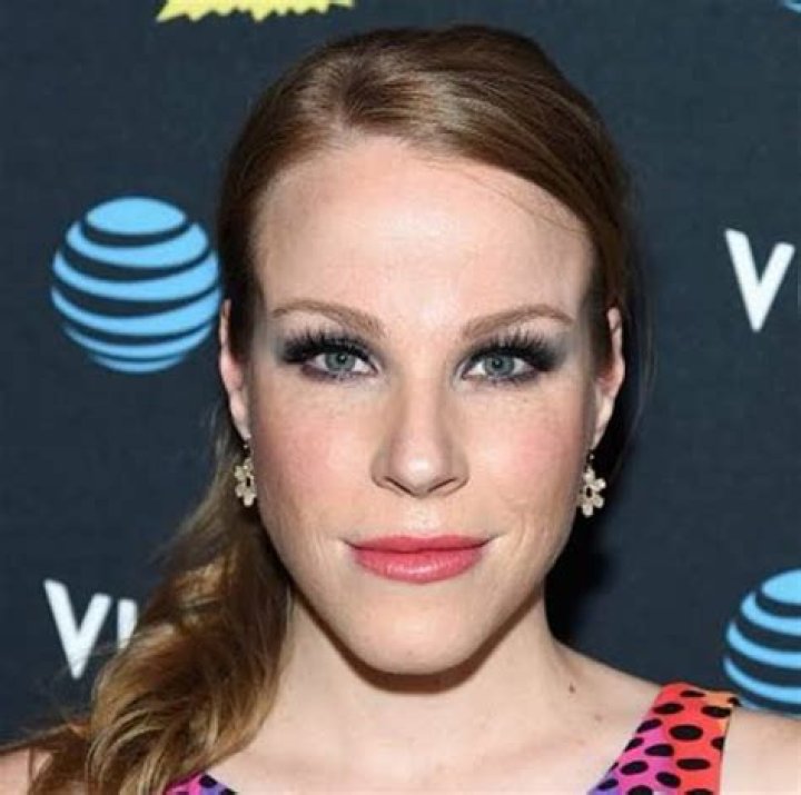 Age, Husband, Height, Movies, Net