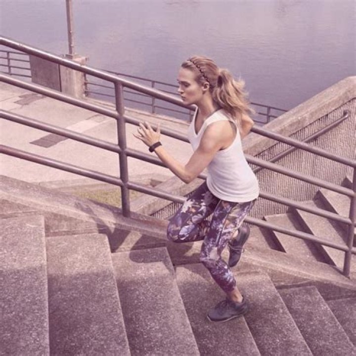 Carrie Underwood Workout & Diet for CMA Awards 2016