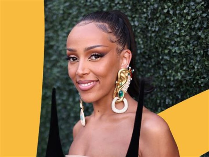 Does Doja Cat Have a Twin Brother? What to Know About the Singer's Siblings