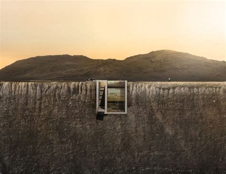 Exploring The Unseen World Of Moises Caicedo's Sister