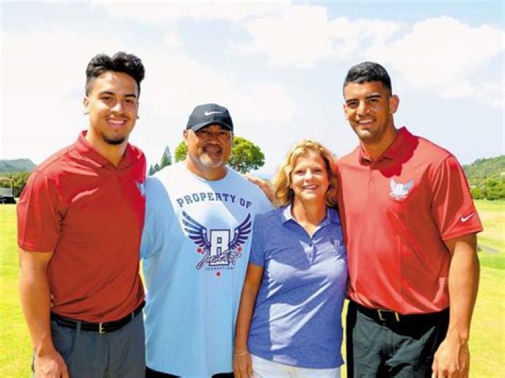 Marcus Mariota Family: Siblings And Parents