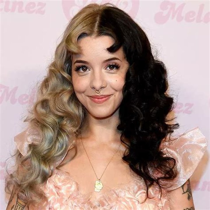 Melanie Martinez Net Worth Age Wiki Bio Height