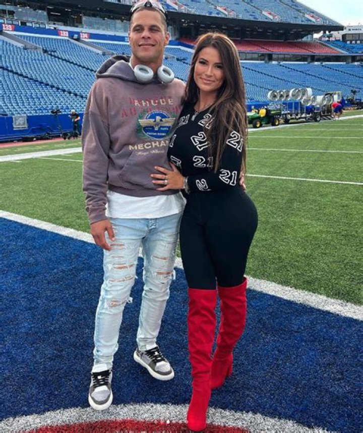 Unveiling The Story Behind "Who Is Rachel Bush Wiki Biography Husband"