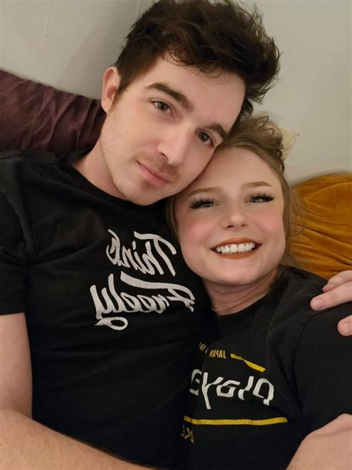 Who is Hunter Avallone Dating Now