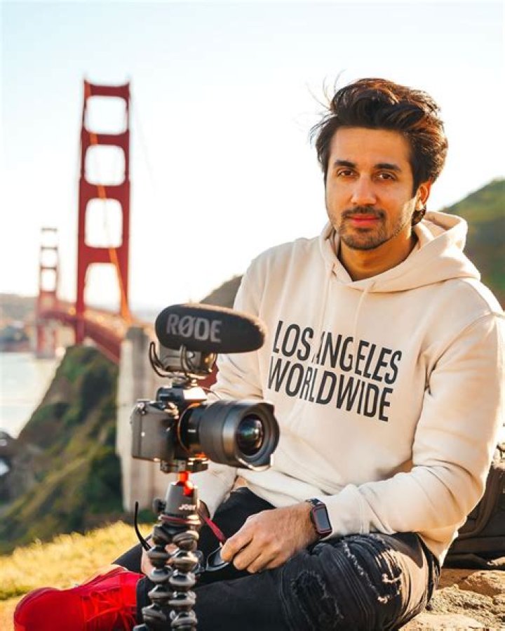 YouTuber Nikhil Sharma AKA Mumbiker Nikhil Life Biography, Age, Career, Age, Wife, Baby Boy, Educati