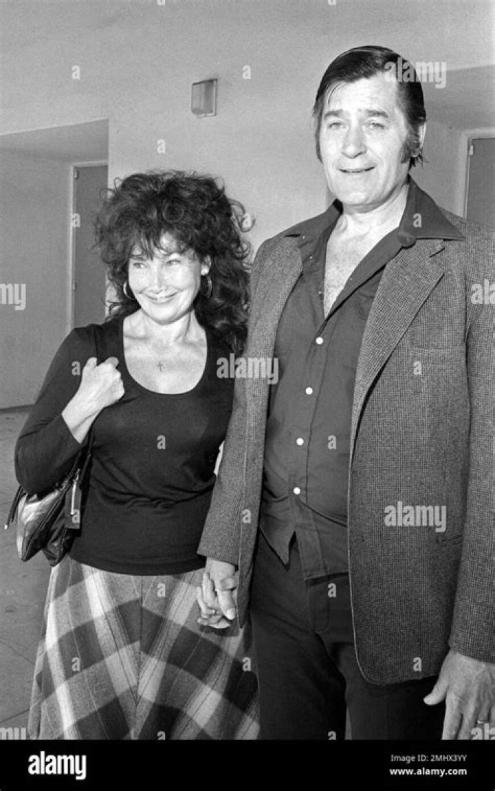 ZestDash | Giselle Hennessy - The Life And Death Of Clint Walker's wife