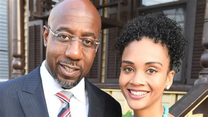ZinBlog | Valentine Thomas- Bio, Age, Net Worth, Boyfriend, Dating, Height